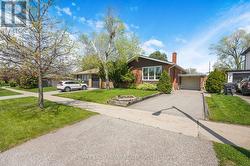 6 DEANEFIELD CRESCENT Toronto, ON M9B 3B3