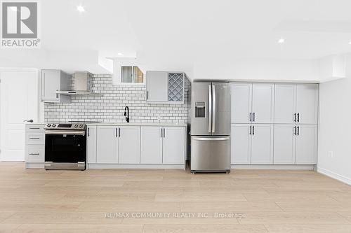 99 Cornwall Drive, Markham, ON - Indoor Photo Showing Kitchen