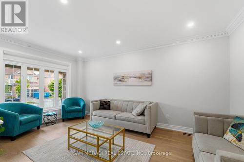 3259 Alpaca Avenue, Mississauga, ON - Indoor Photo Showing Living Room