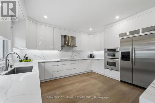 3259 Alpaca Avenue, Mississauga, ON - Indoor Photo Showing Kitchen With Stainless Steel Kitchen With Upgraded Kitchen