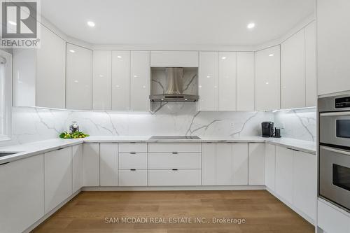3259 Alpaca Avenue, Mississauga, ON - Indoor Photo Showing Kitchen