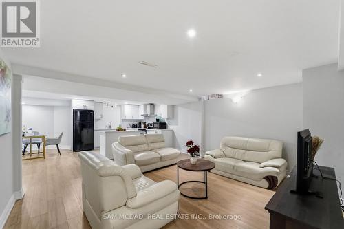 3259 Alpaca Avenue, Mississauga, ON - Indoor Photo Showing Living Room