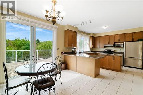27 Glazebrook Crescent, Cambridge, ON - Indoor Photo Showing Kitchen With Stainless Steel Kitchen