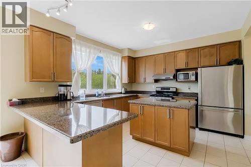 27 Glazebrook Crescent, Cambridge, ON - Indoor Photo Showing Kitchen With Stainless Steel Kitchen