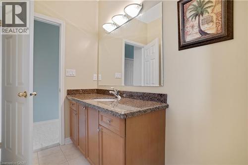 27 Glazebrook Crescent, Cambridge, ON - Indoor Photo Showing Bathroom