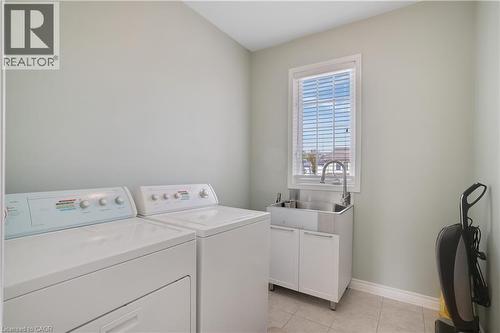 27 Glazebrook Crescent, Cambridge, ON - Indoor Photo Showing Laundry Room
