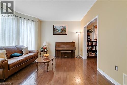 27 Glazebrook Crescent, Cambridge, ON - Indoor Photo Showing Living Room