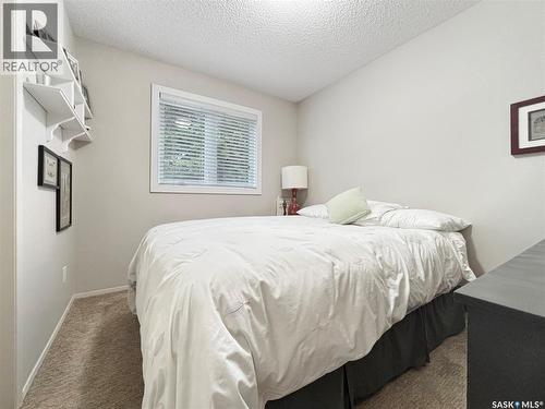 355 Ball Crescent, Saskatoon, SK - Indoor Photo Showing Bedroom