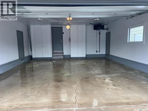 355 Ball Crescent, Saskatoon, SK - Indoor Photo Showing Garage