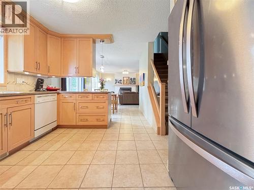 355 Ball Crescent, Saskatoon, SK - Indoor Photo Showing Kitchen