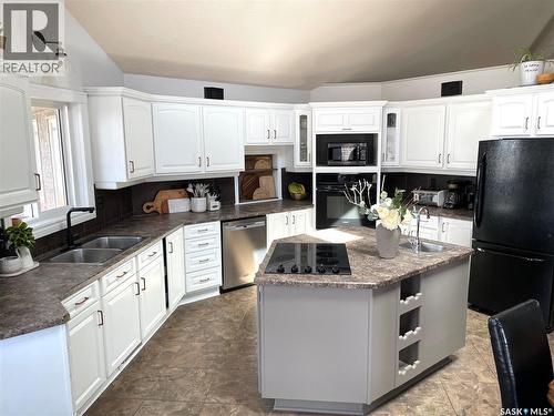 408 Macdonald Street, Nipawin, SK - Indoor Photo Showing Kitchen With Double Sink