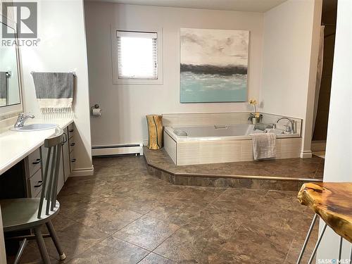 408 Macdonald Street, Nipawin, SK - Indoor Photo Showing Bathroom