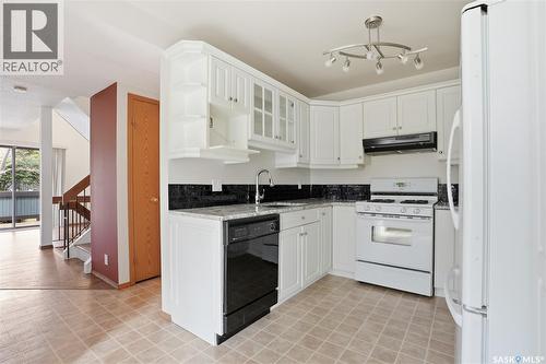 20 455 Pinehouse Drive, Saskatoon, SK - Indoor Photo Showing Kitchen