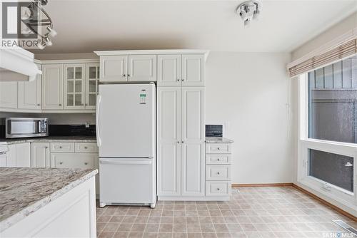 20 455 Pinehouse Drive, Saskatoon, SK - Indoor Photo Showing Kitchen