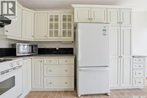 20 455 Pinehouse Drive, Saskatoon, SK - Indoor Photo Showing Kitchen