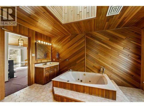 8609 Highway 8, Lytton, BC - Indoor Photo Showing Bathroom