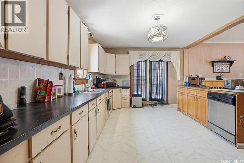 210 Railway Avenue, Mortlach, SK - Indoor Photo Showing Kitchen