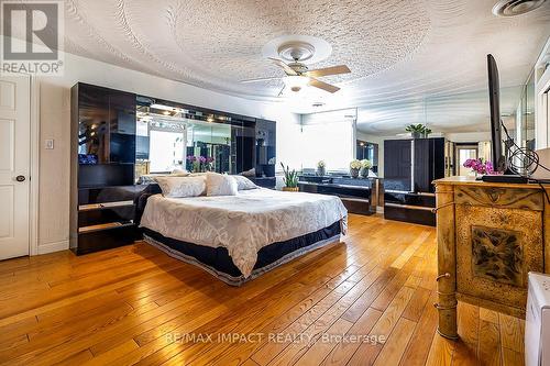 1410 Manitou Drive, Oshawa (Samac), ON - Indoor Photo Showing Bedroom