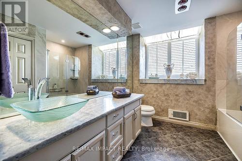 1410 Manitou Drive, Oshawa (Samac), ON - Indoor Photo Showing Bathroom