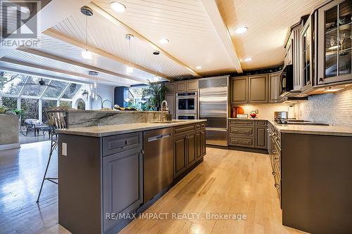 1410 Manitou Drive, Oshawa (Samac), ON - Indoor Photo Showing Kitchen With Upgraded Kitchen