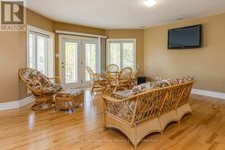Walk out to Balcony - 