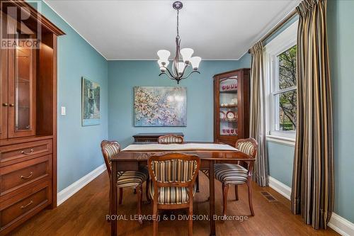 32 Miles Court, Hamilton, ON - Indoor Photo Showing Dining Room