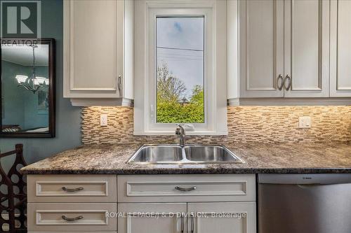 32 Miles Court, Hamilton, ON - Indoor Photo Showing Kitchen With Double Sink