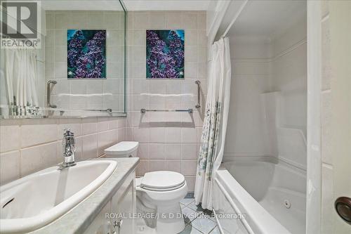 32 Miles Court, Hamilton, ON - Indoor Photo Showing Bathroom