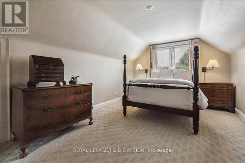 32 Miles Court, Hamilton, ON - Indoor Photo Showing Bedroom
