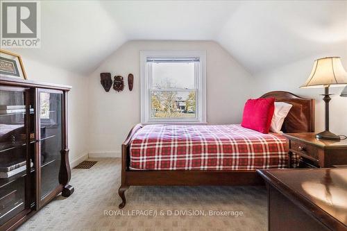 32 Miles Court, Hamilton, ON - Indoor Photo Showing Bedroom