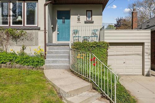 32 Miles Court, Hamilton, ON - Outdoor With Exterior