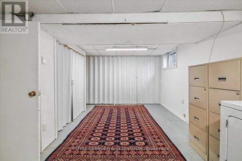 32 Miles Court, Hamilton, ON - Indoor