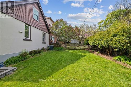 32 Miles Court, Hamilton, ON - Outdoor
