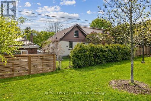 32 Miles Court, Hamilton, ON - Outdoor