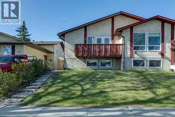 1121 Berkley Drive NW  Calgary, AB T3K 1S6