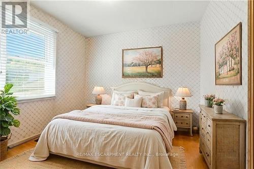 18 Jasper Drive, Hamilton, ON - Indoor Photo Showing Bedroom
