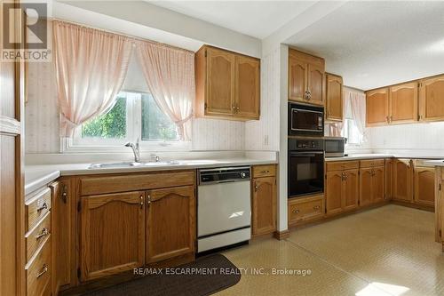 18 Jasper Drive, Hamilton, ON - Indoor Photo Showing Kitchen