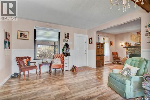 516 1St Street S, Waldheim, SK - Indoor Photo Showing Living Room