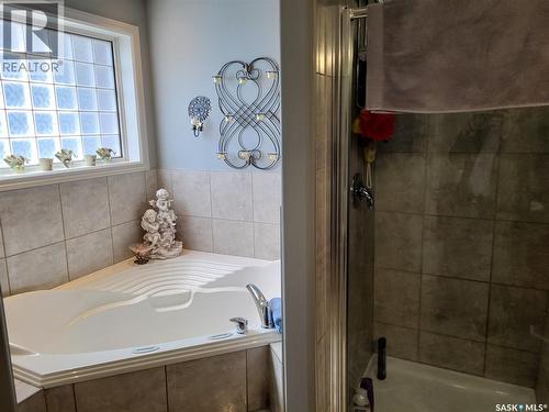 406 Bolton Place, Saskatoon, SK - Indoor Photo Showing Bathroom