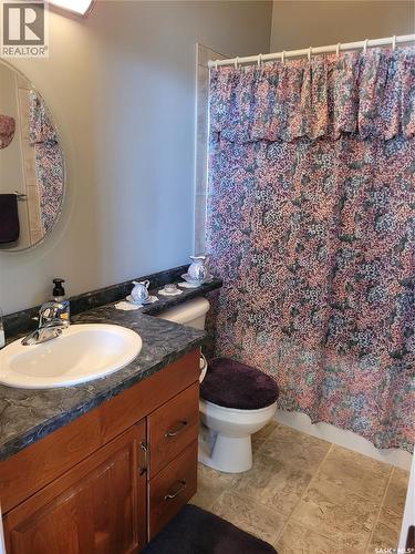 406 Bolton Place, Saskatoon, SK - Indoor Photo Showing Bathroom