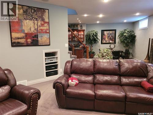 406 Bolton Place, Saskatoon, SK - Indoor Photo Showing Living Room