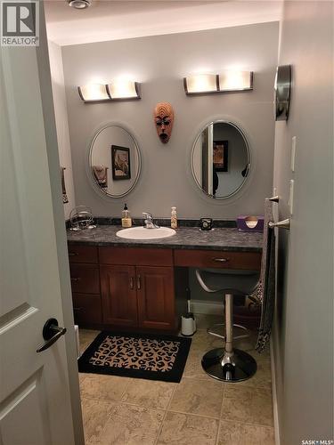 406 Bolton Place, Saskatoon, SK - Indoor Photo Showing Bathroom