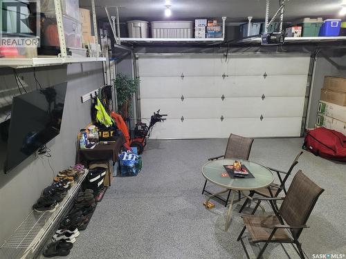 406 Bolton Place, Saskatoon, SK - Indoor Photo Showing Garage