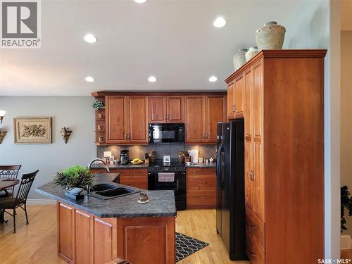 406 Bolton Place, Saskatoon, SK - Indoor Photo Showing Kitchen With Double Sink