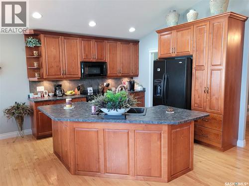 406 Bolton Place, Saskatoon, SK - Indoor Photo Showing Kitchen