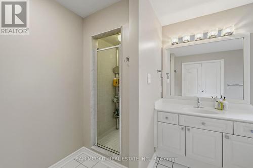 3605 Trelawny Circle, Mississauga, ON - Indoor Photo Showing Bathroom