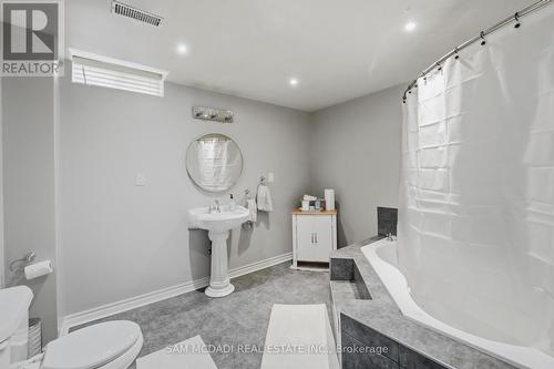 3605 Trelawny Circle, Mississauga, ON - Indoor Photo Showing Bathroom