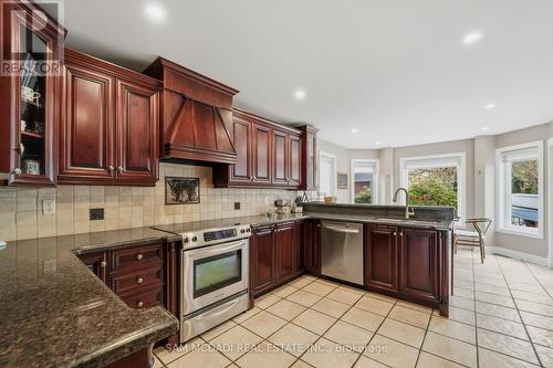 3605 Trelawny Circle, Mississauga, ON - Indoor Photo Showing Kitchen