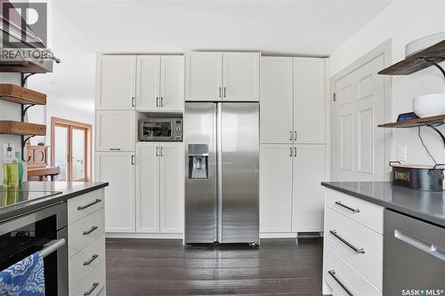 208 Saskatchewan Crescent W, Saskatoon, SK - Indoor Photo Showing Kitchen