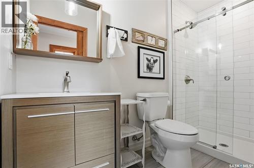 208 Saskatchewan Crescent W, Saskatoon, SK - Indoor Photo Showing Bathroom